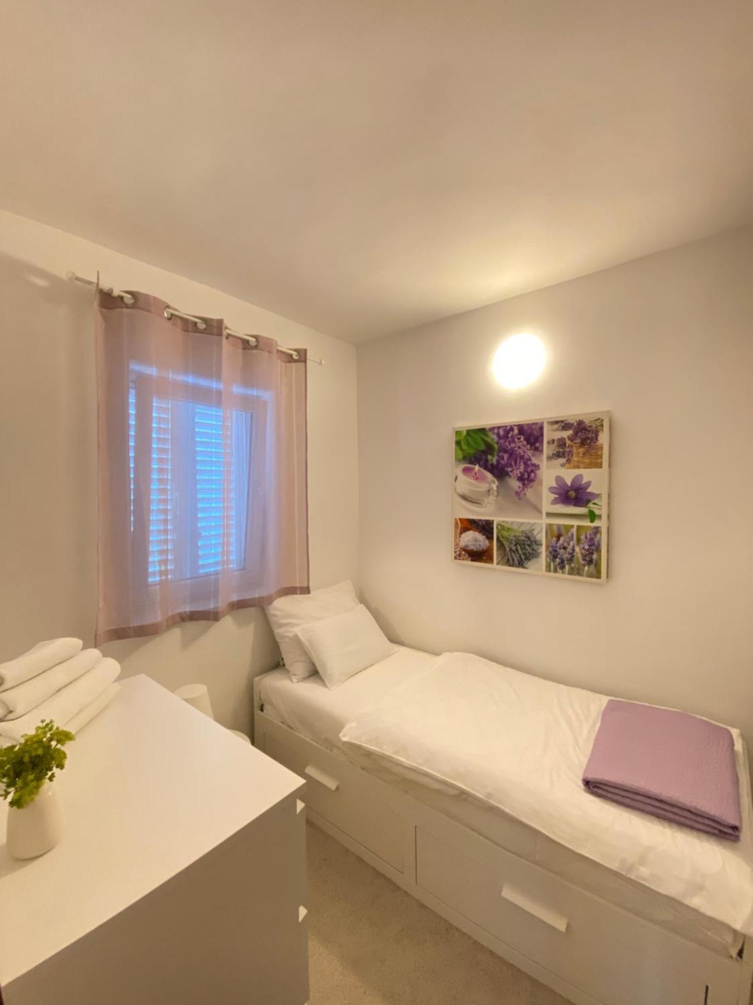 Apartments Flora 2 Banjol Екстериор снимка