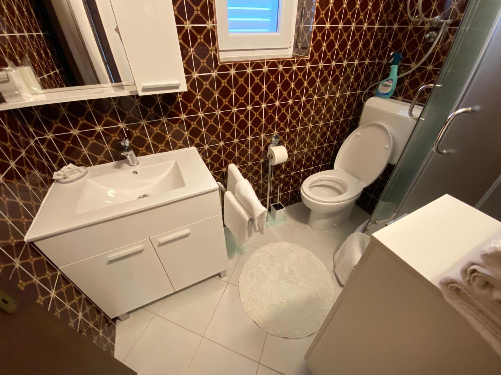 Apartments Flora 2 Banjol Екстериор снимка
